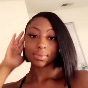 Meet your Posher, Mìa